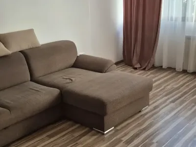 canapea eleganta in living inchiriere apartament Sector 6 București